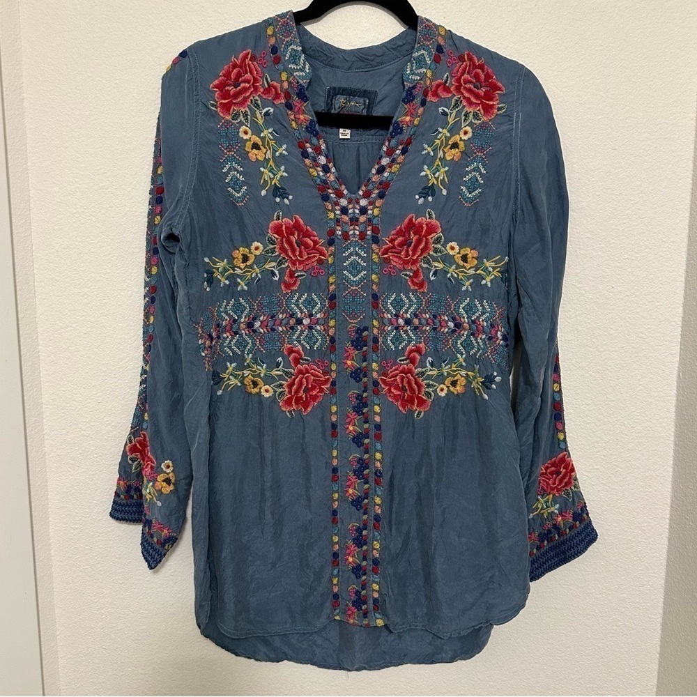 Johnny Was Indigo Blue Embroidered Tunic Blouse Size XS Women’s V Neck